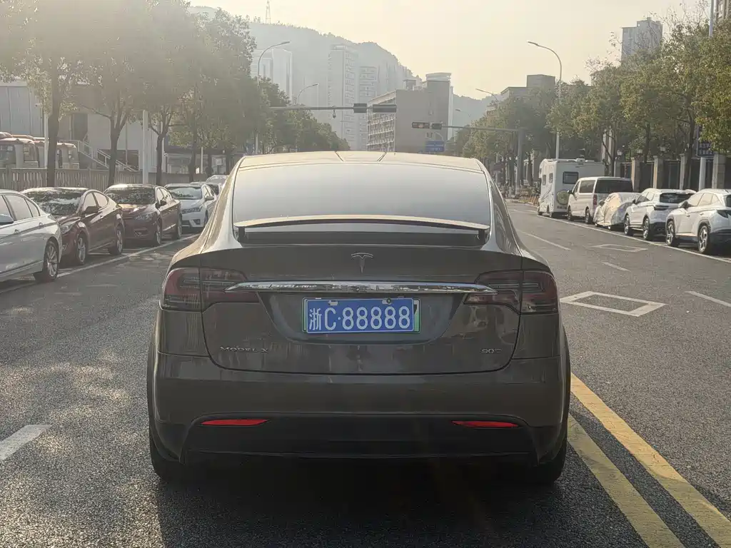 TESLA MODEL X