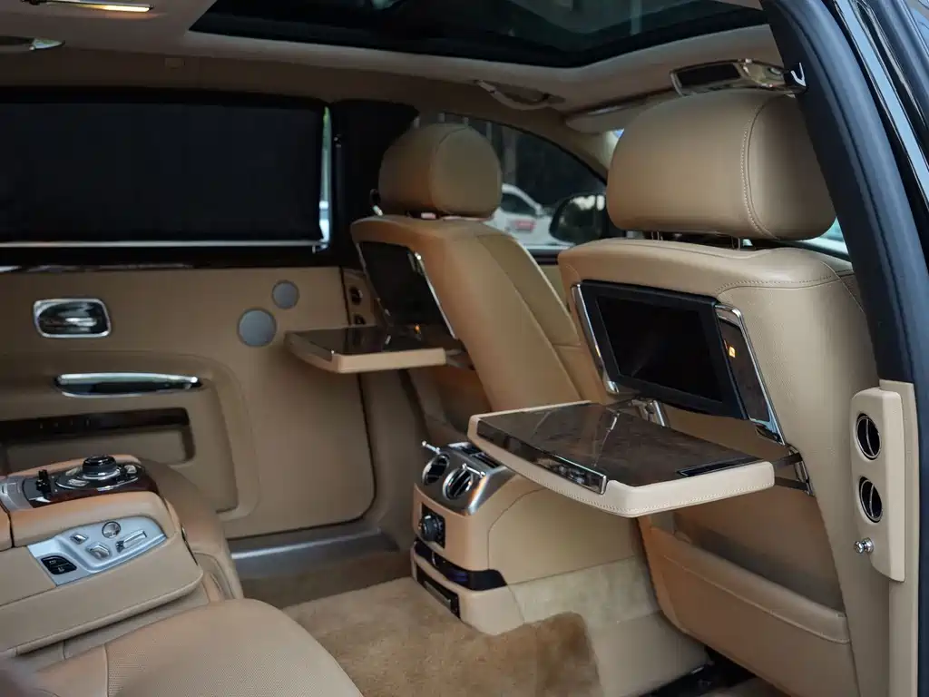 Rolls-Royce Ghost — миниатюра 12