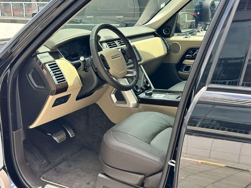 Land Rover Range Rover 2022 3.0 L6 400PS