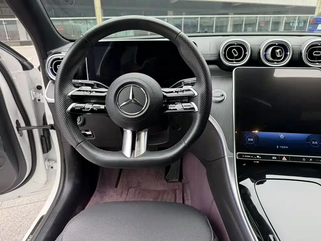 Mercedes-Benz C-Class — миниатюра 12