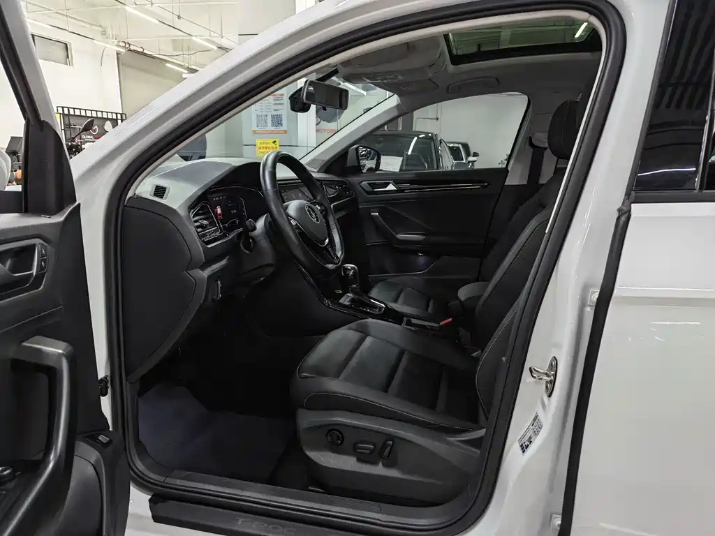 Volkswagen T-Roc — миниатюра 7