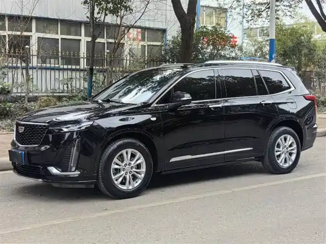 CADILLAC XT6