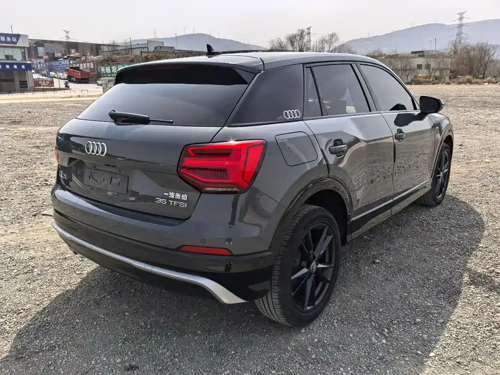 AUDI Q2L