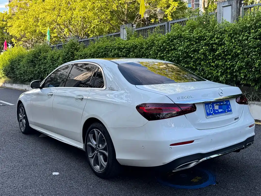 Mercedes-Benz E-Class — миниатюра 5