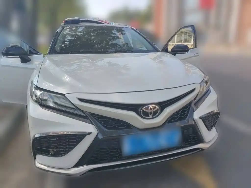 Toyota Camry — миниатюра 2