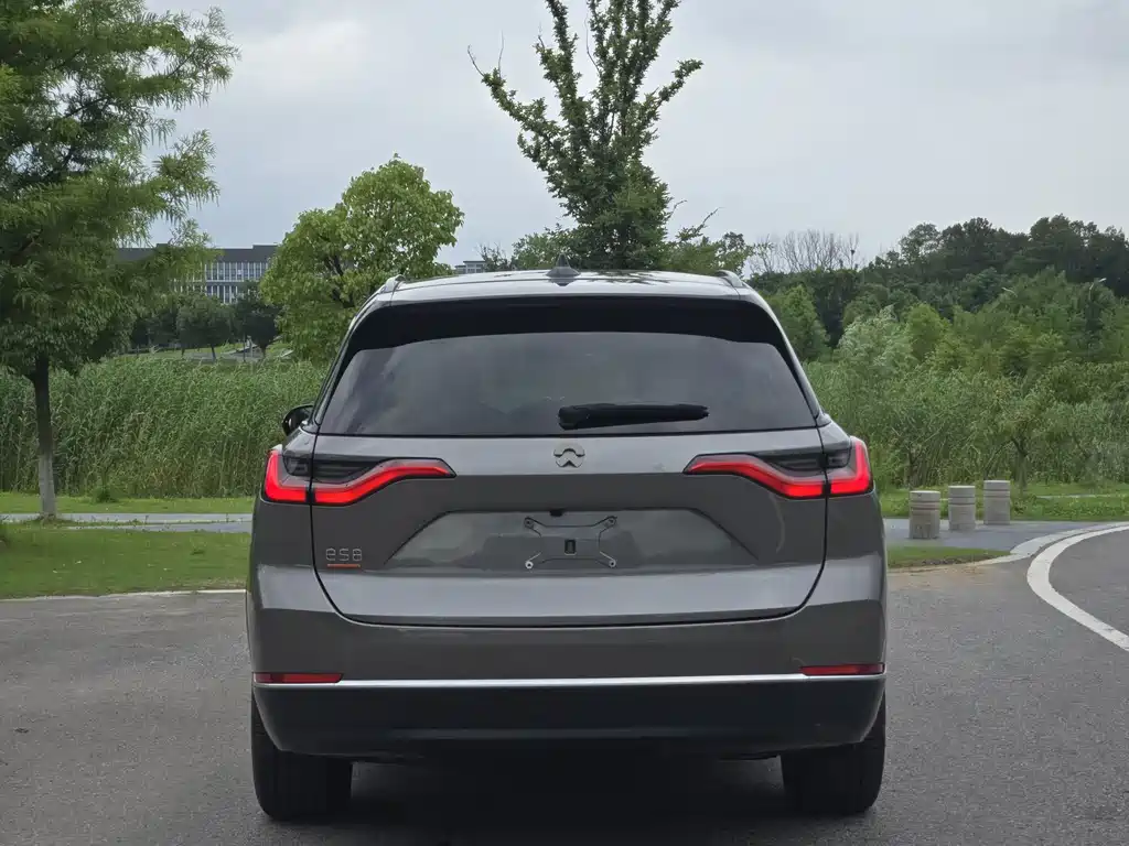 NIO ES8 2020 580KM мест