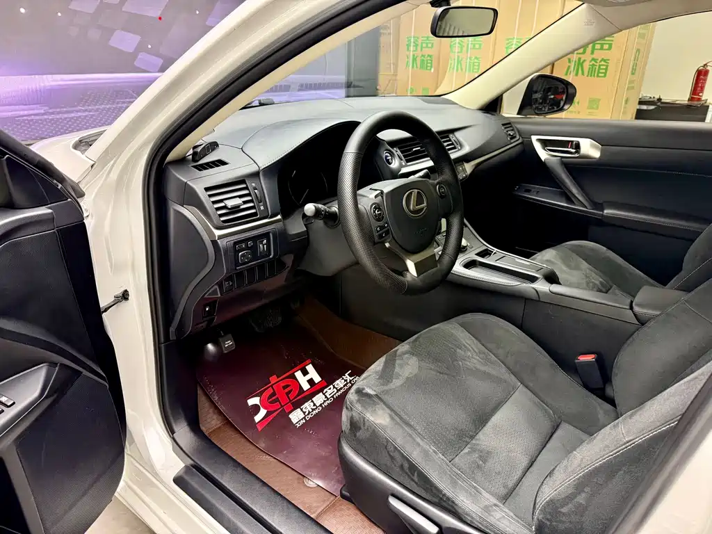 Lexus CT — миниатюра 9