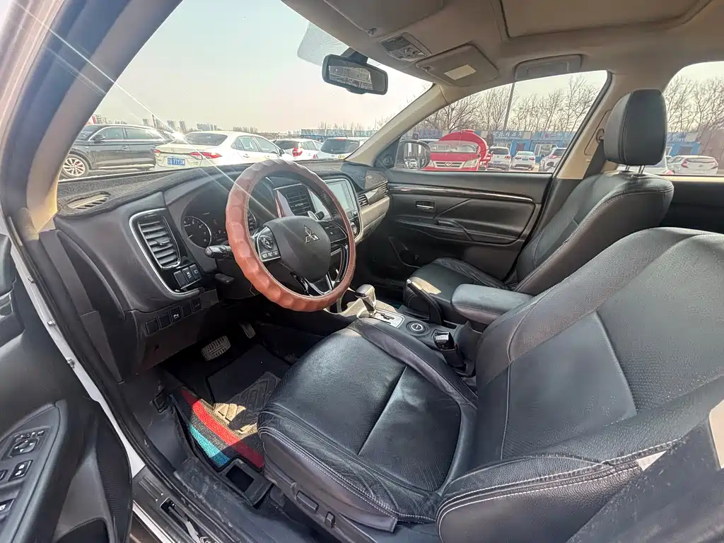 MITSUBISHI OUTLANDER