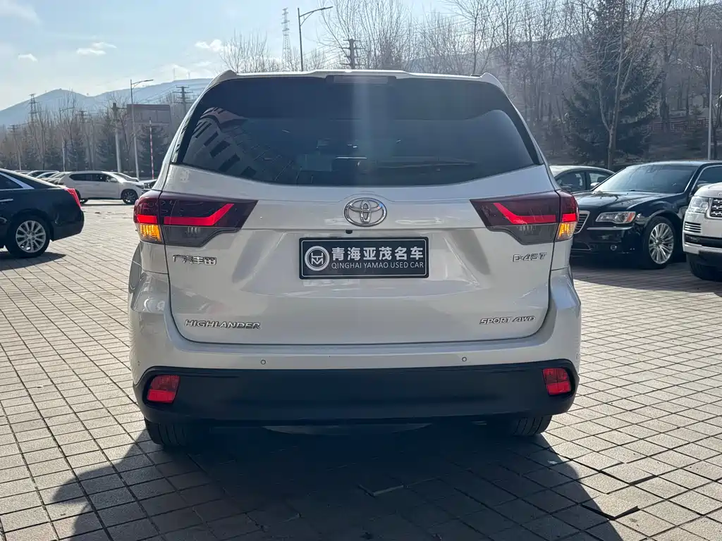 TOYOTA HIGHLANDER