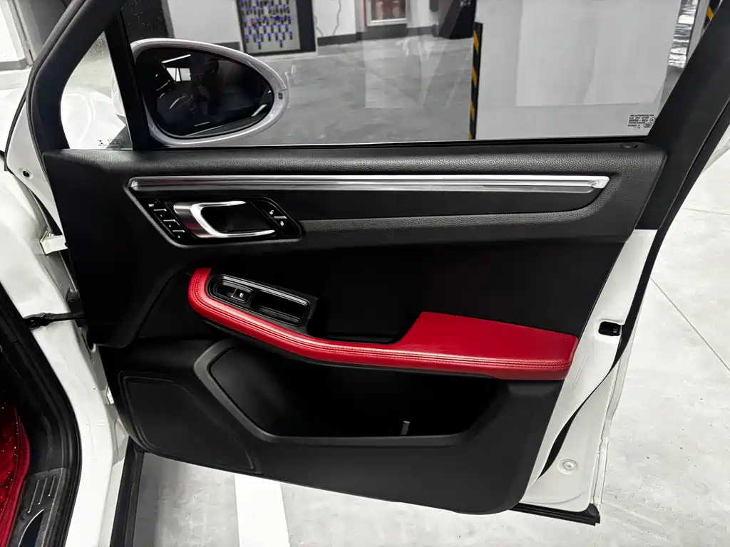 Porsche Macan — миниатюра 13