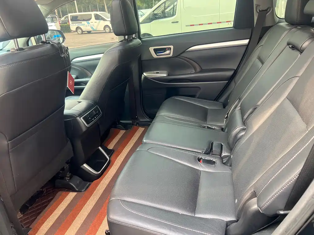 Toyota Highlander — миниатюра 6