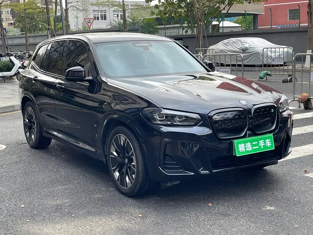 BMW IX3