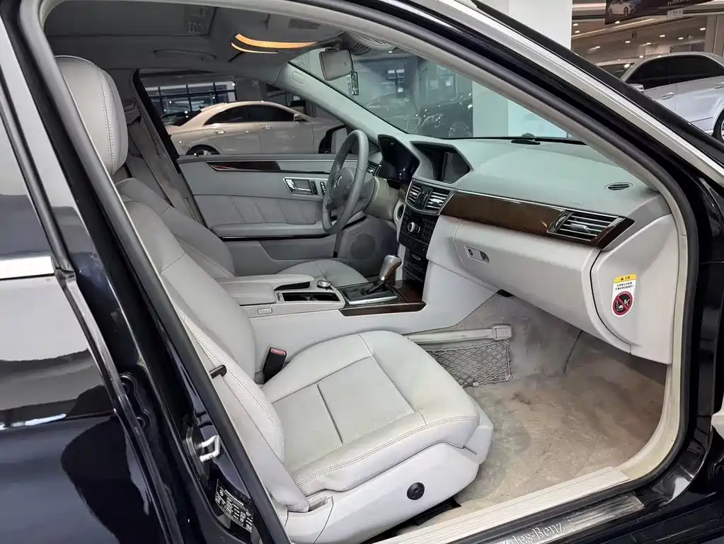 Mercedes-Benz E-Class — миниатюра 11