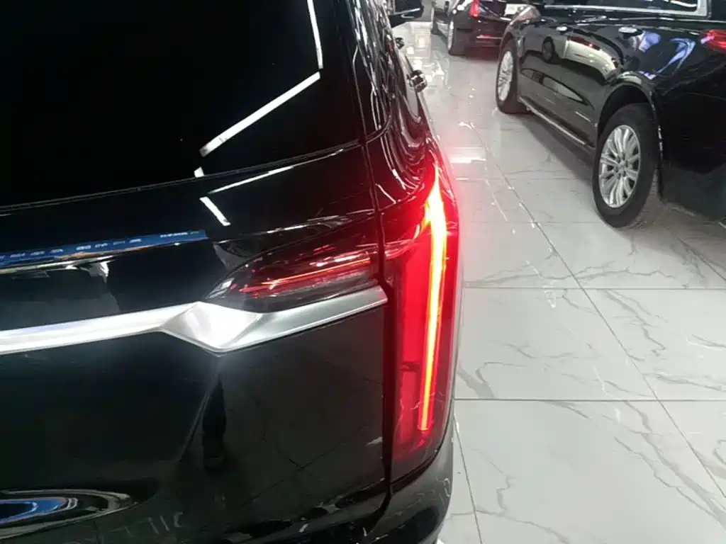Cadillac XT6 2022 — фото 8