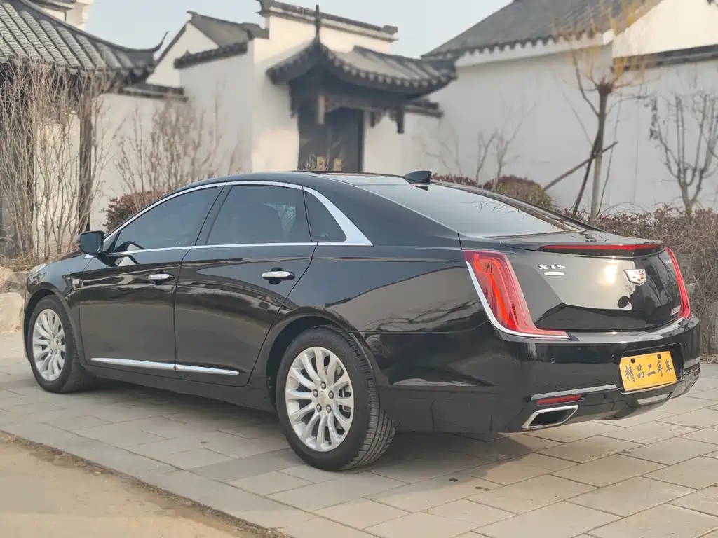 CADILLAC XTS