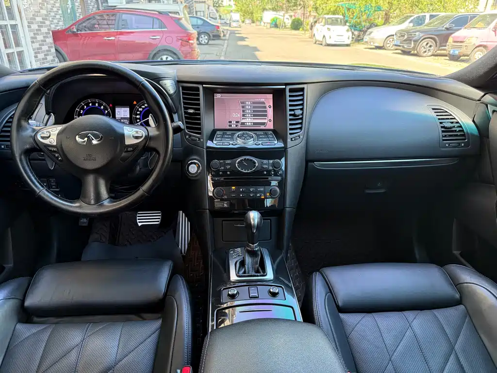 Infiniti QX70 2015 3.7L