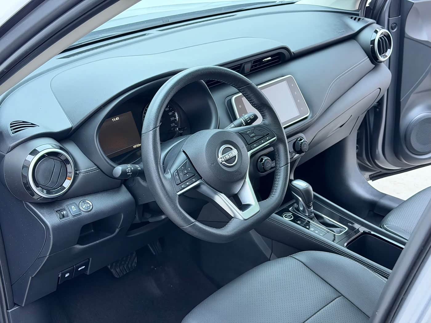 Nissan Kicks 1.5 л 2023 г. Серебристо-серый, пробег 19000 км