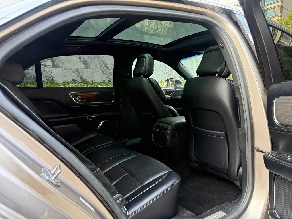 Lincoln Continental — миниатюра 17