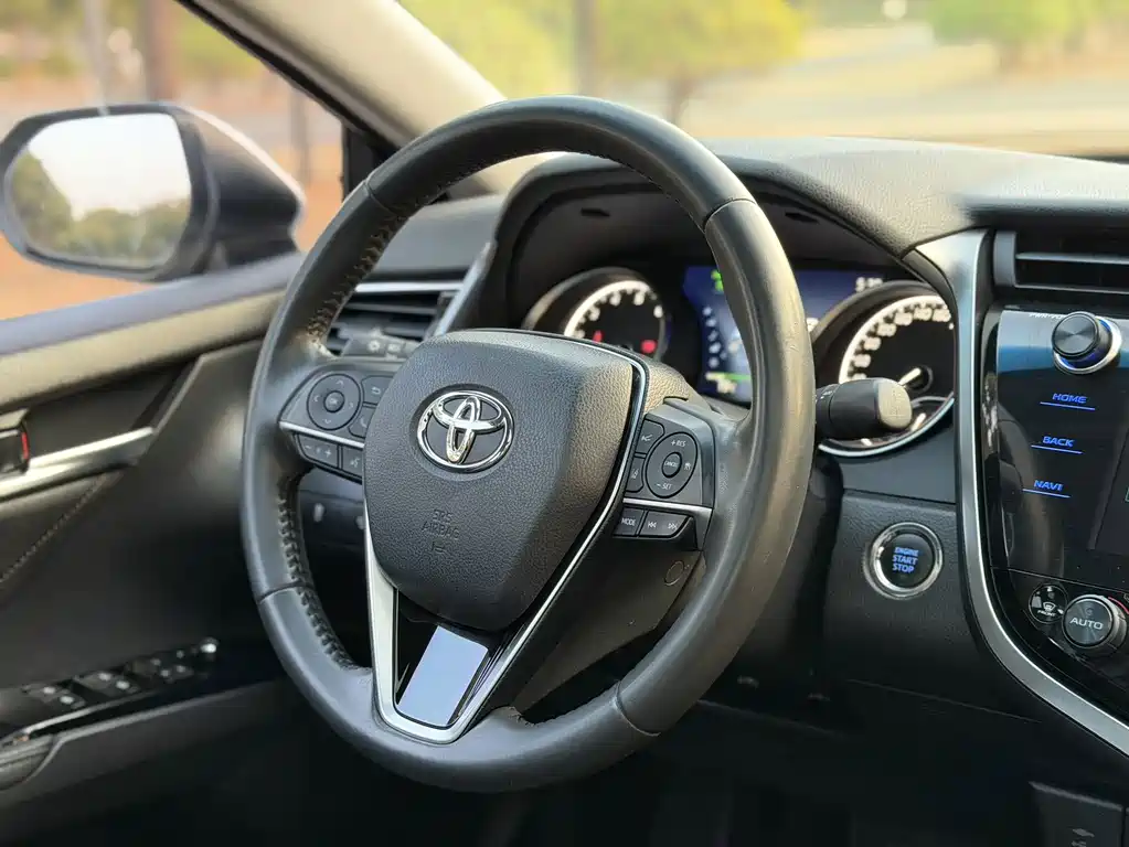 Toyota Camry — миниатюра 12