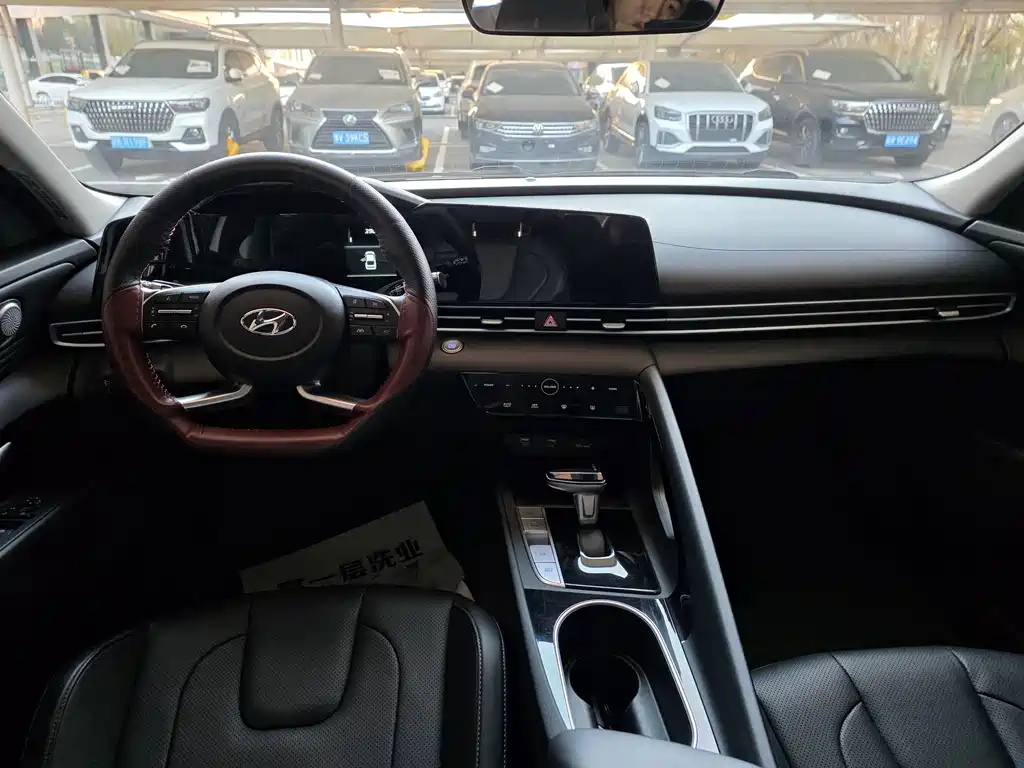 Hyundai Elantra — миниатюра 14