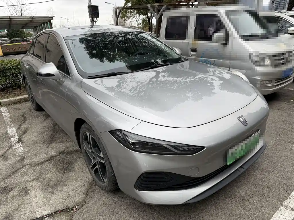 ROEWE D7