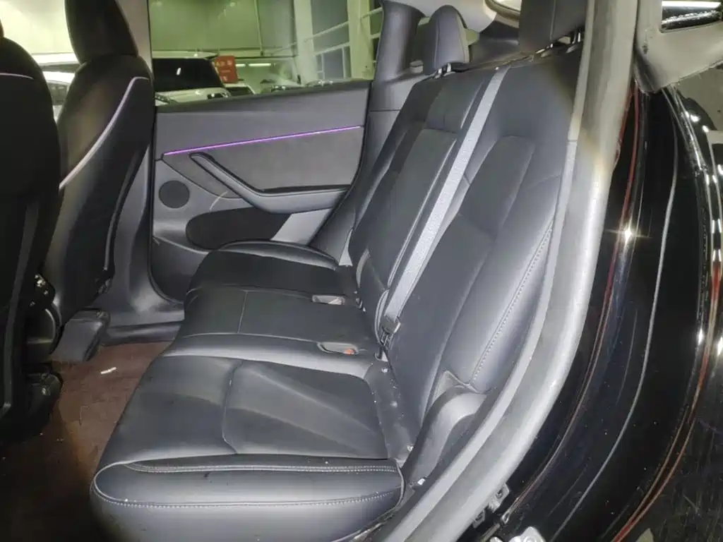 Tesla Model Y — миниатюра 17