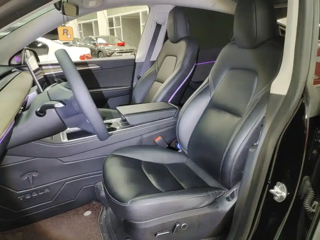 Tesla Model Y — миниатюра 15