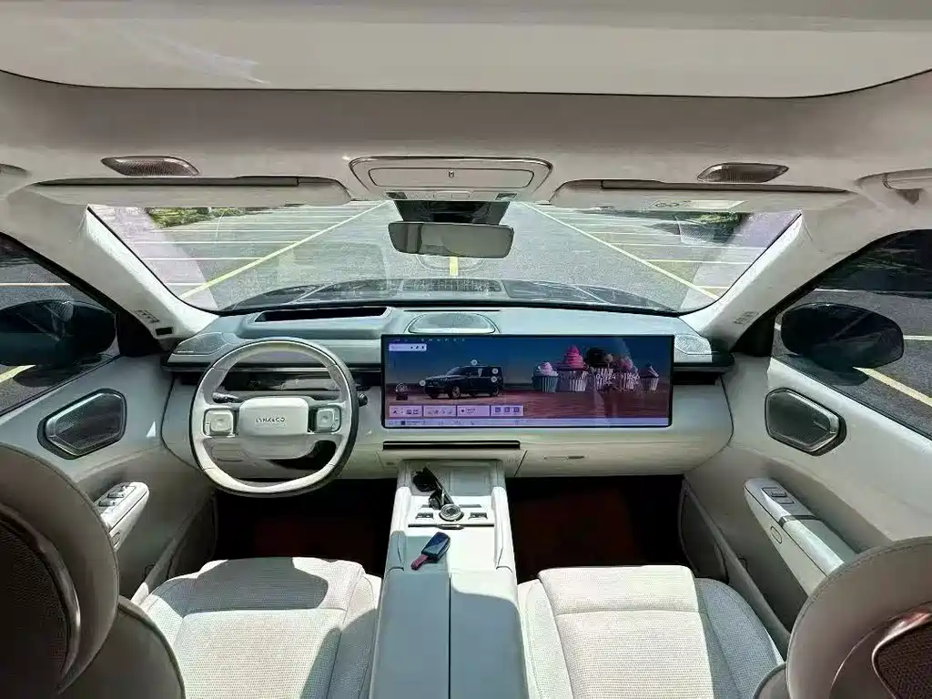 Lynk & Co 900 — миниатюра 4