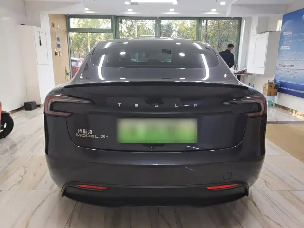 Tesla Model 3 — миниатюра 6