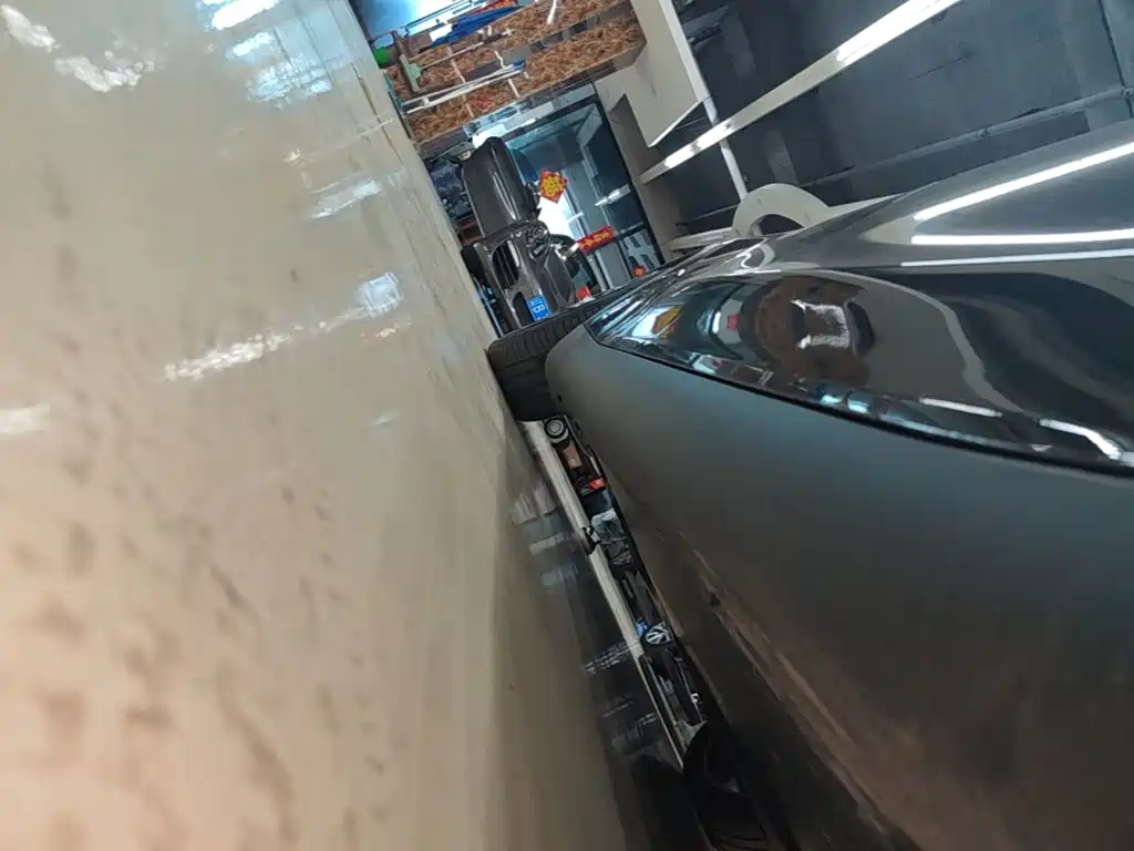Tesla Model Y — миниатюра 21