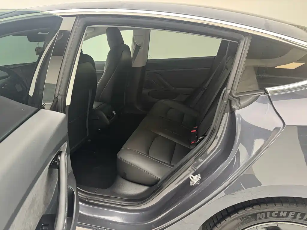 Tesla Model 3 — миниатюра 12