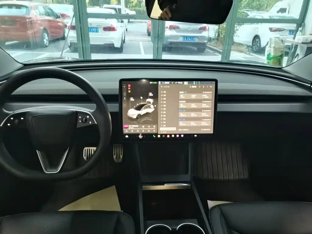 Tesla Model 3 — миниатюра 13