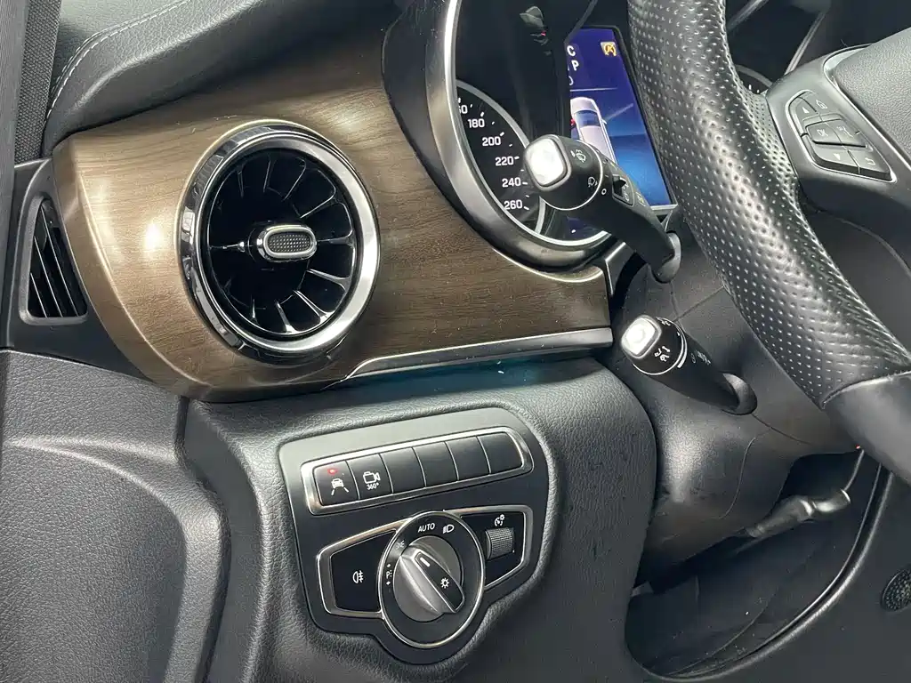 Mercedes-Benz V-Class — миниатюра 24