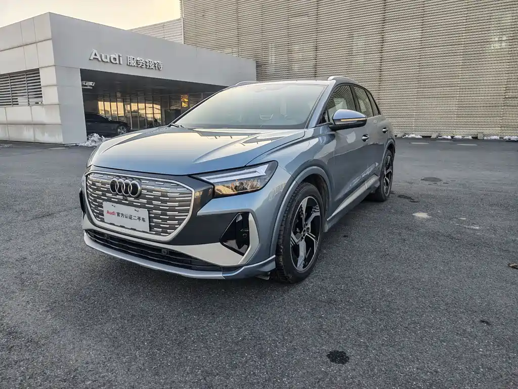 AUDI Q4 E TRON