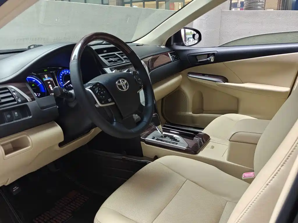 Toyota Camry — миниатюра 5