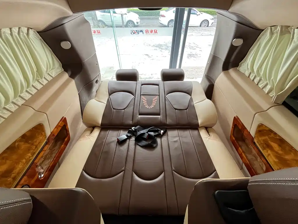 Mercedes-Benz V-Class — миниатюра 17