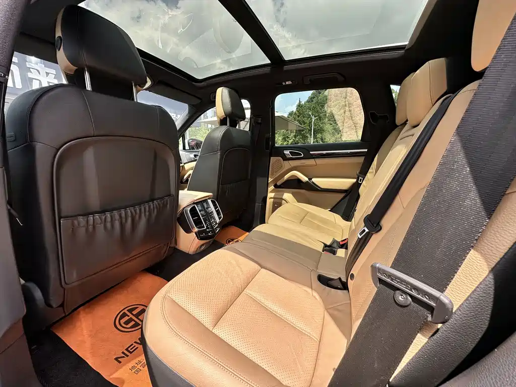 Porsche Cayenne 2014 Cayenne Platinum Edition 3.0T