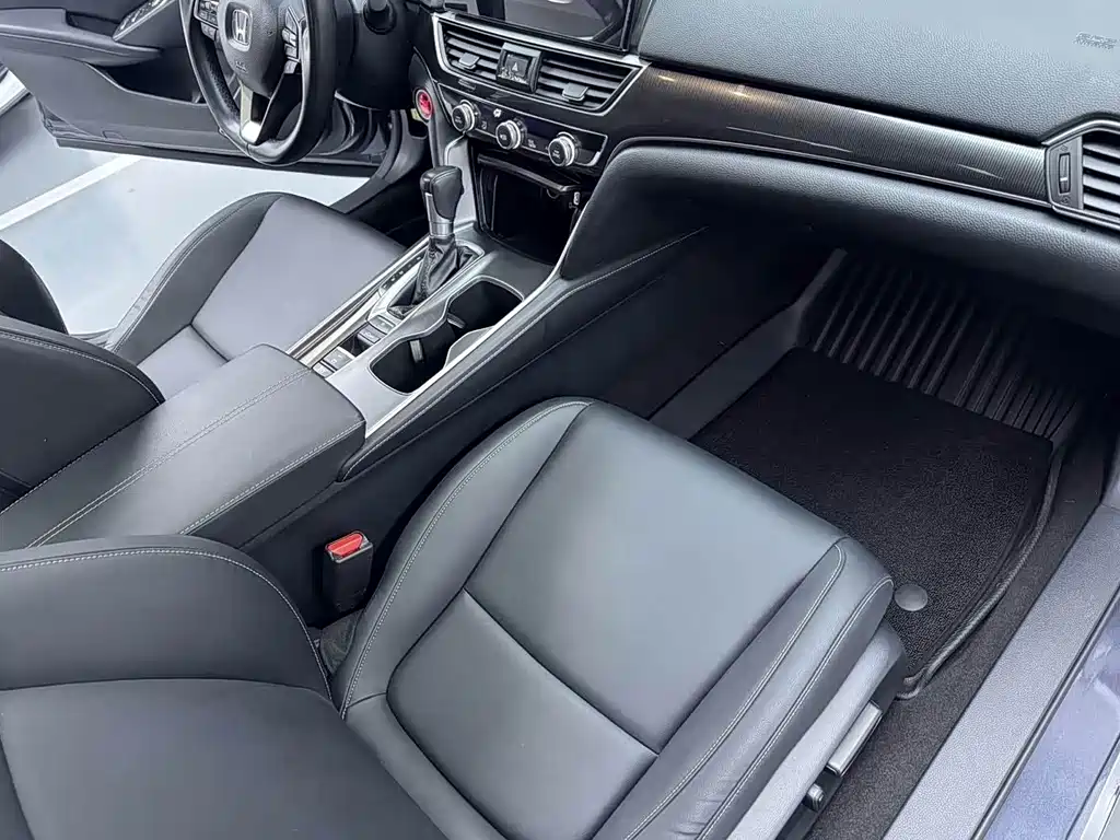 Honda Accord — миниатюра 12