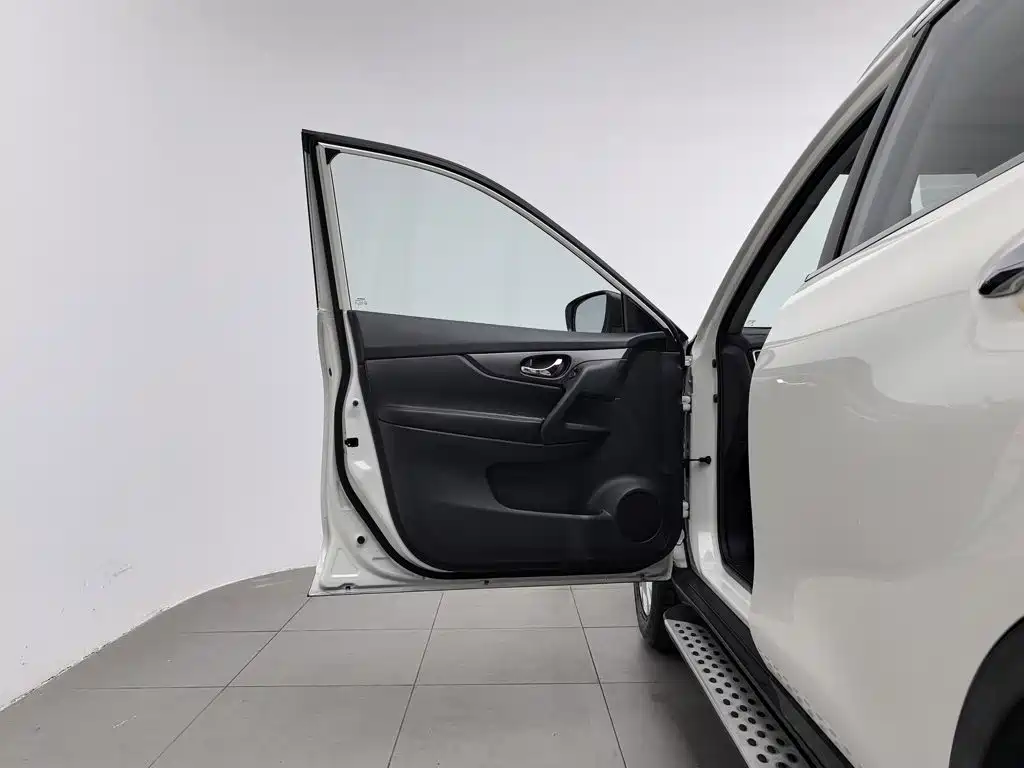 Nissan X-Trail — миниатюра 8