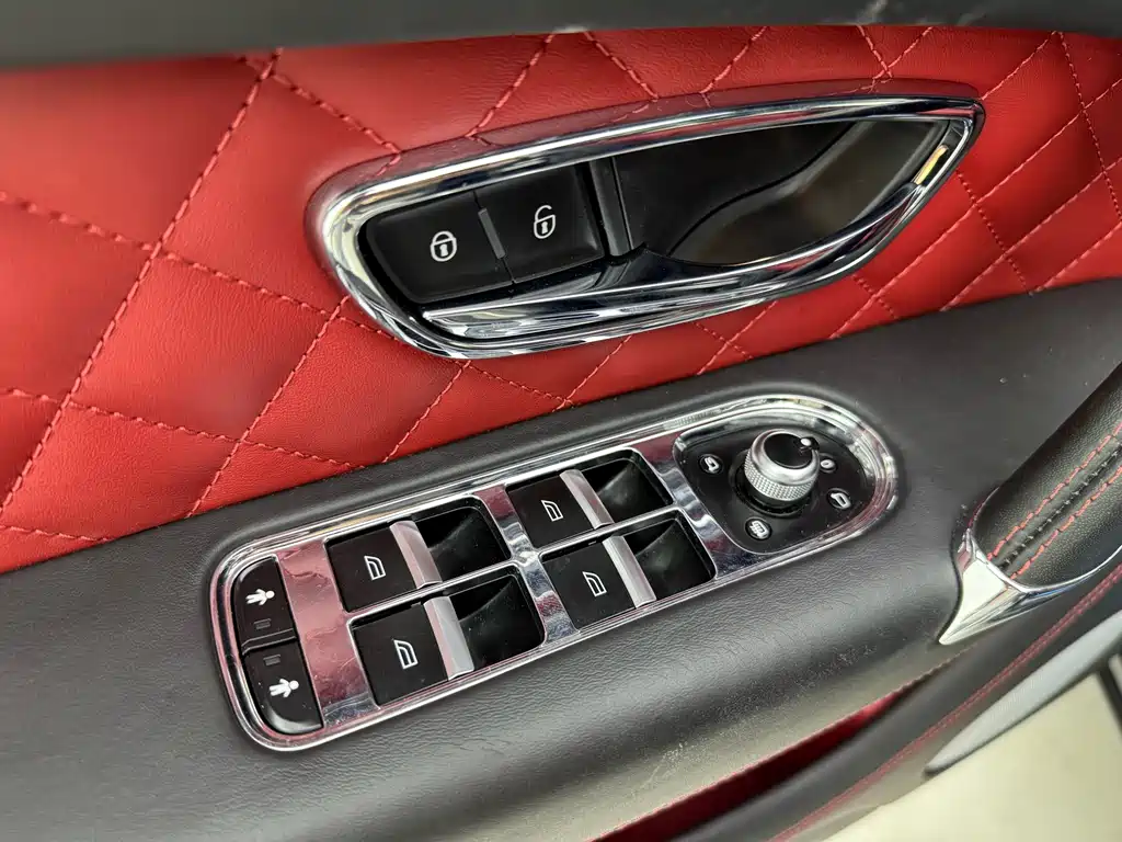 Bentley Bentayga — миниатюра 18