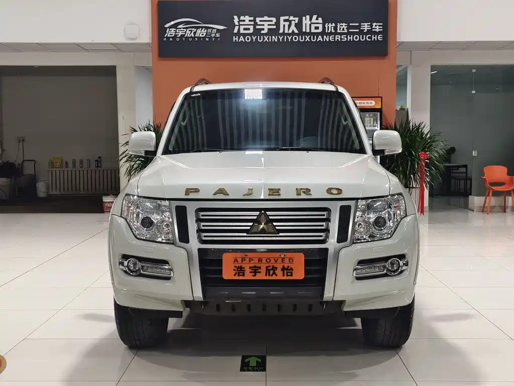 MITSUBISHI PAJERO