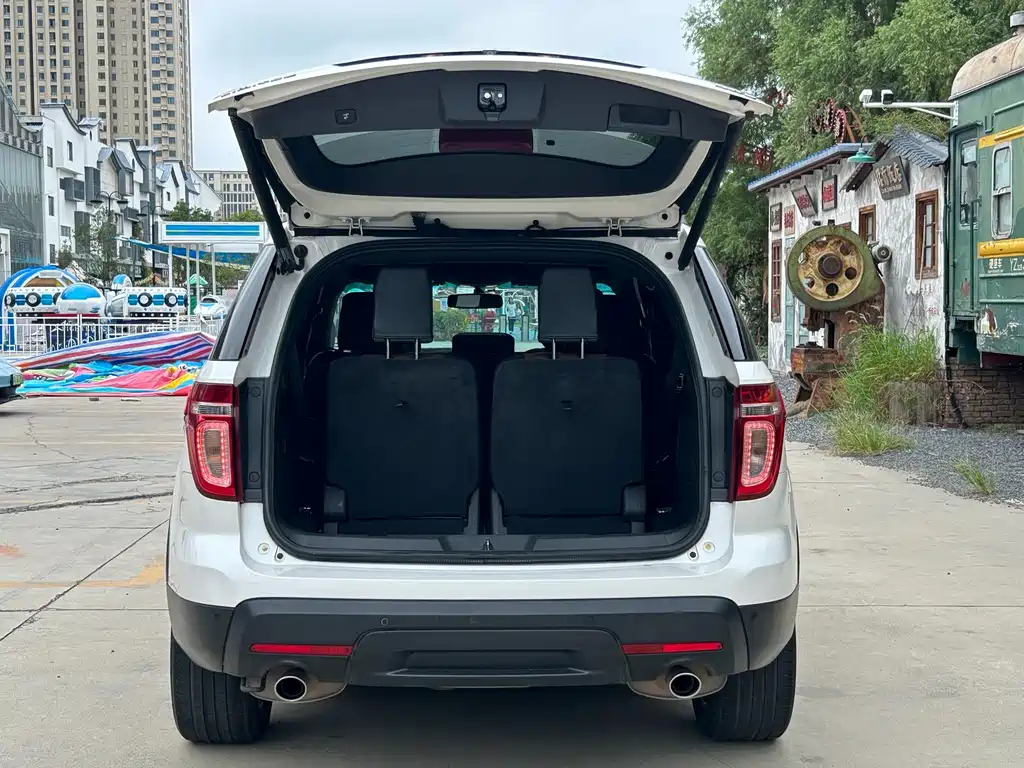 Ford Explorer (Import) — миниатюра 17