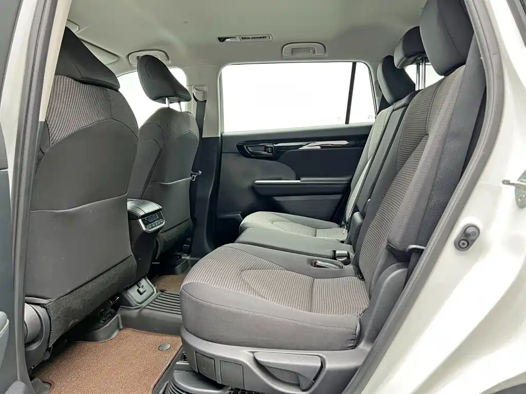 Toyota Highlander — миниатюра 17