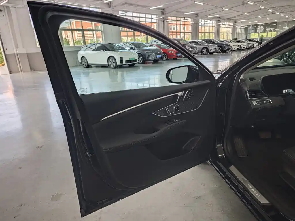 Buick LaCrosse — миниатюра 8