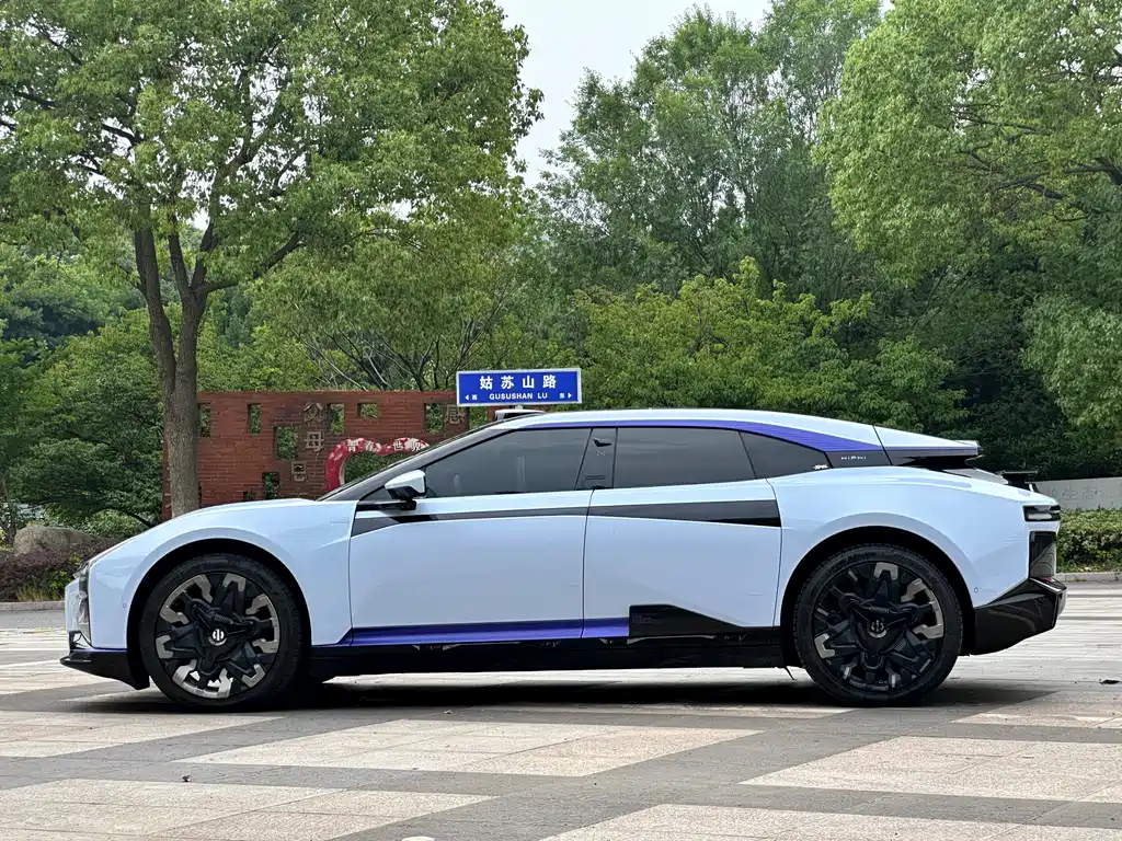 HiPhi HiPhi Z 2023 мест