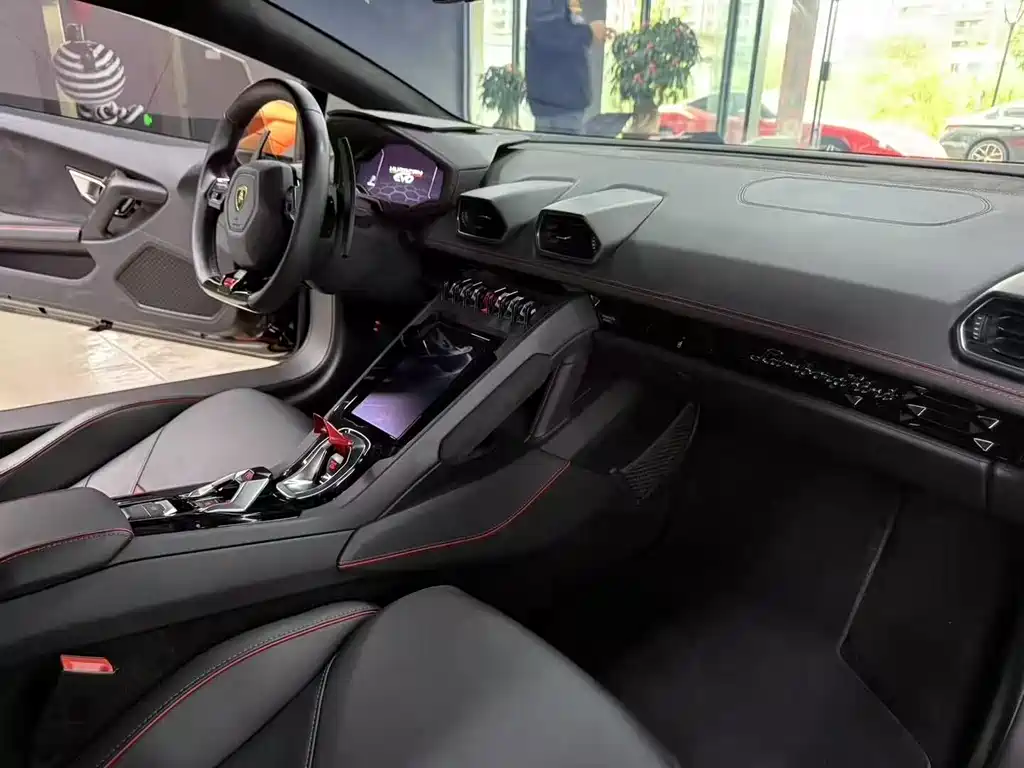 LAMBORGHINI HURACÁN