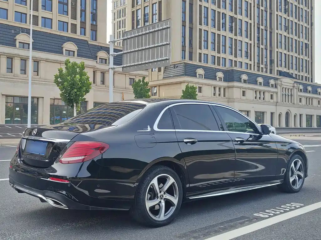 Mercedes-Benz E-Class — миниатюра 15