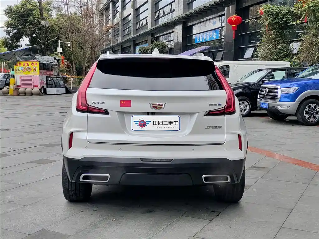 CADILLAC XT4