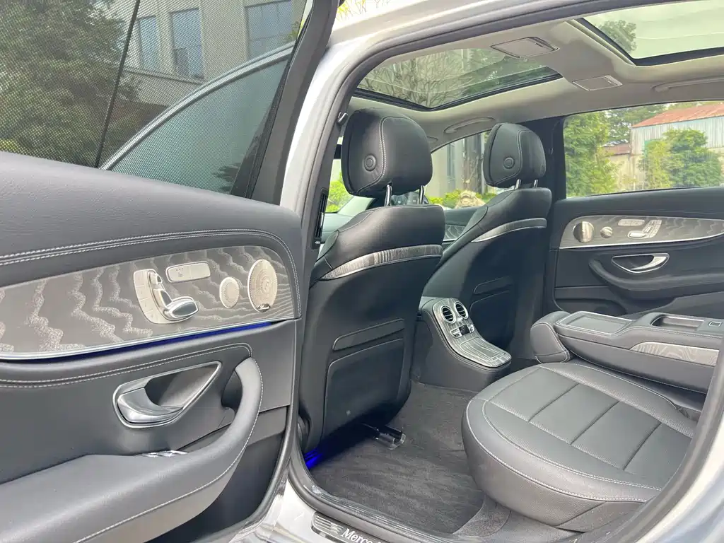 Mercedes-Benz E-Class — миниатюра 21