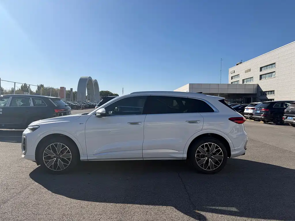Audi Q5L — миниатюра 2